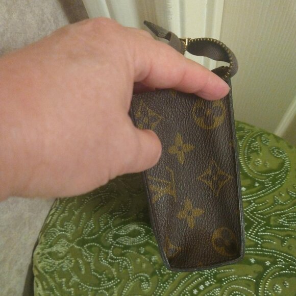Louis Vuitton Monogram Pouch 12 - Picture 8 of 15
